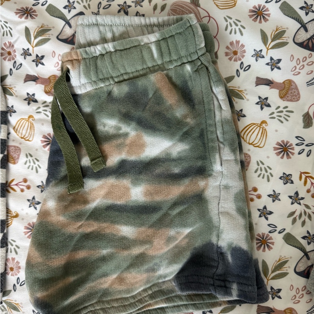 Shorts & Tops bundle - Picture 5 of 8